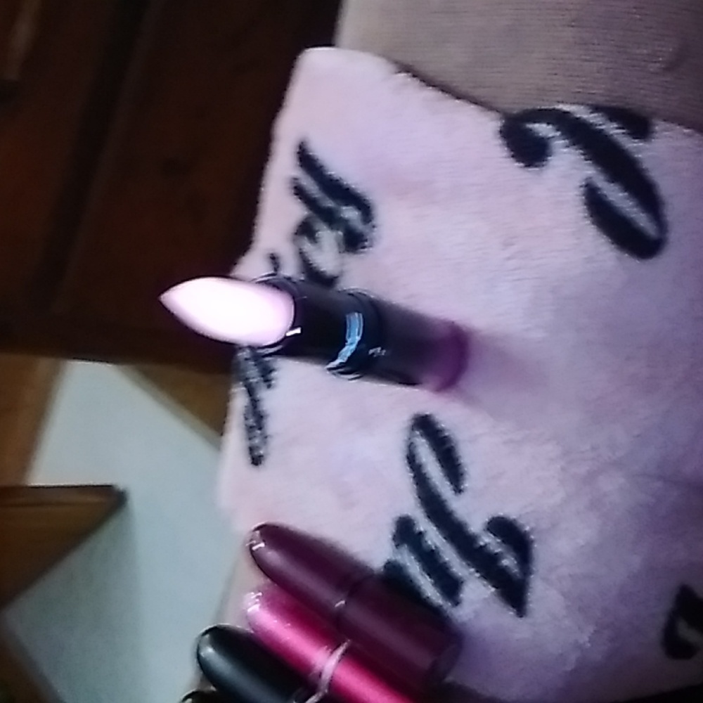 COPY - Mac bundle matte lipsticks some new with tags some new with out,never sw⦠- Picture 13 of 16